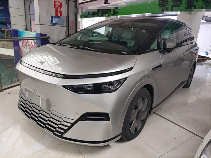 Фото 2 - XPeng X9