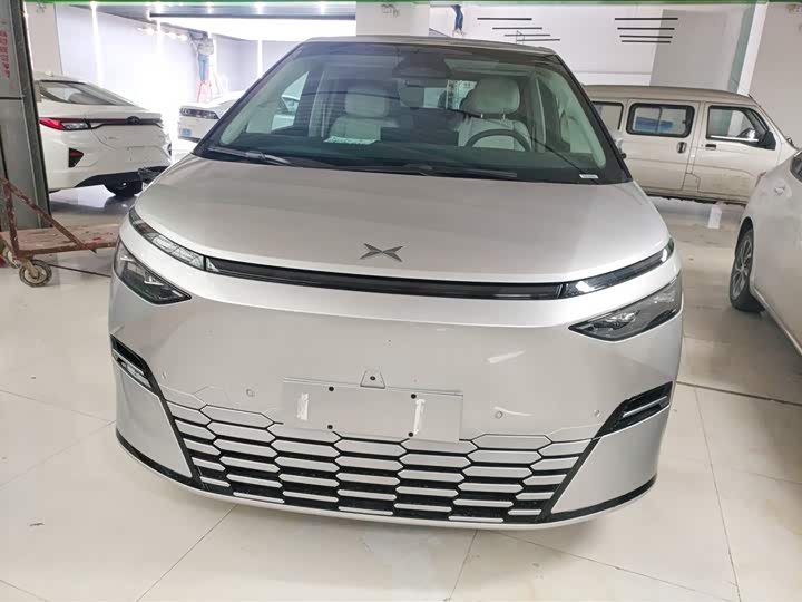 Фото 3 - XPeng X9