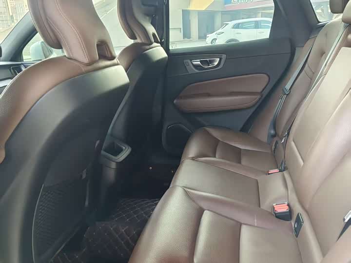 Фото 5 - Volvo XC60