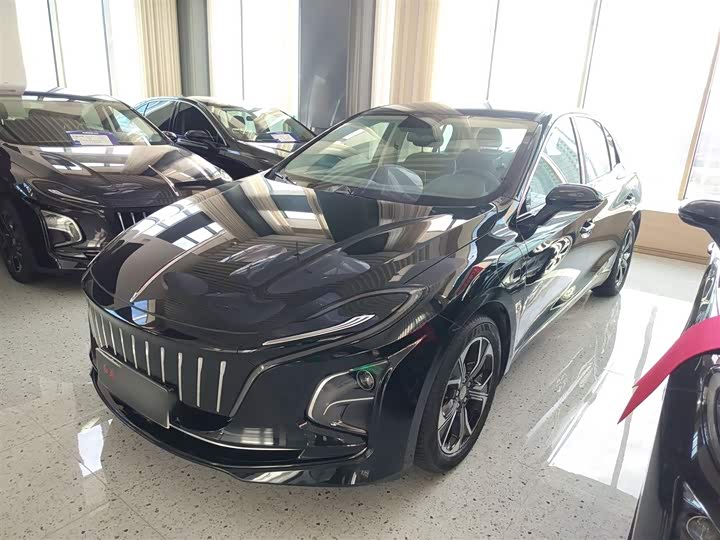 Фото 2 - Hongqi E-QM5