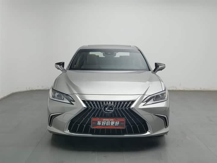 Фото 3 - Lexus ES