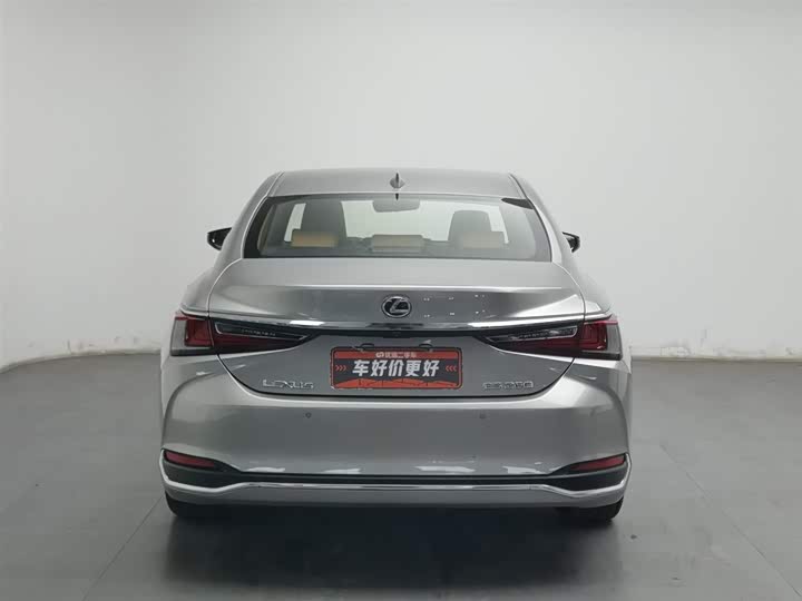 Фото 4 - Lexus ES