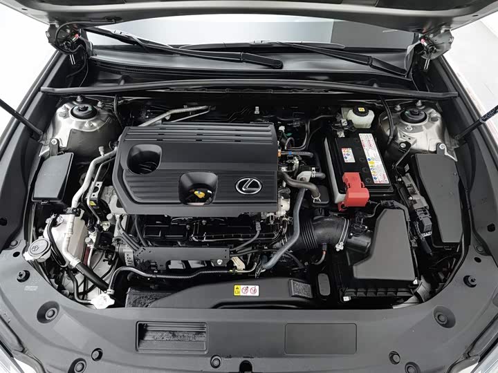 Фото 6 - Lexus ES