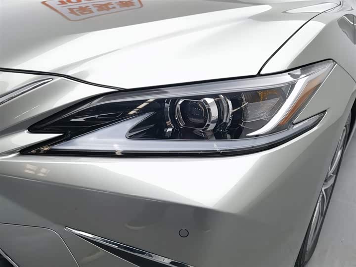 Фото 7 - Lexus ES