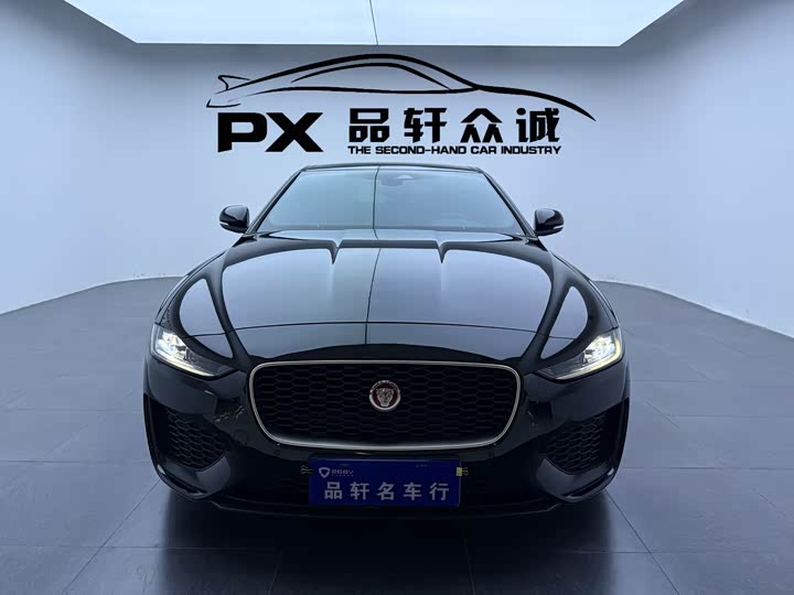 Фото 2 - Jaguar XE L