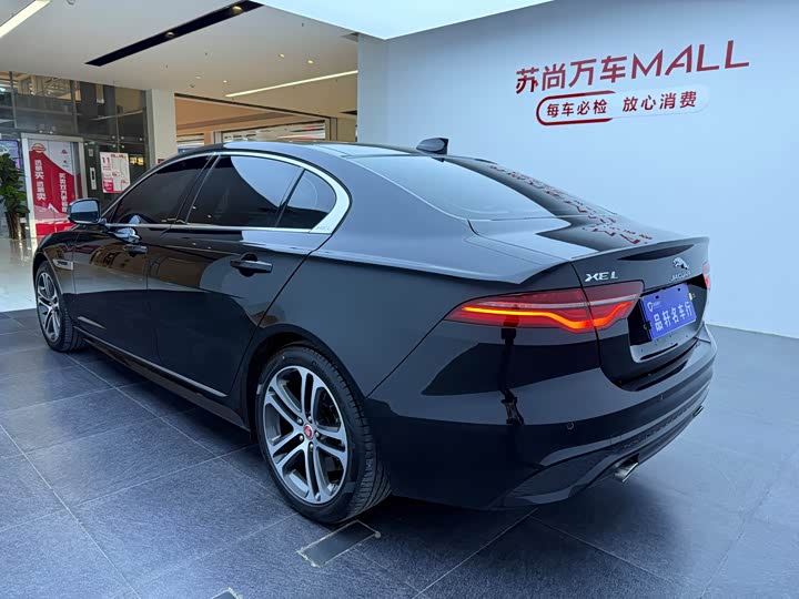Фото 3 - Jaguar XE L