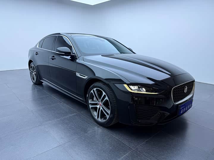 Фото 6 - Jaguar XE L