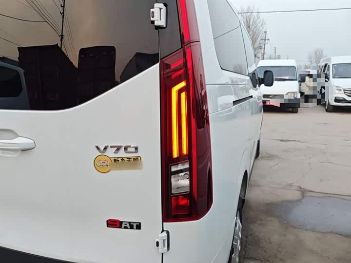 Фото 8 - Maxus V70