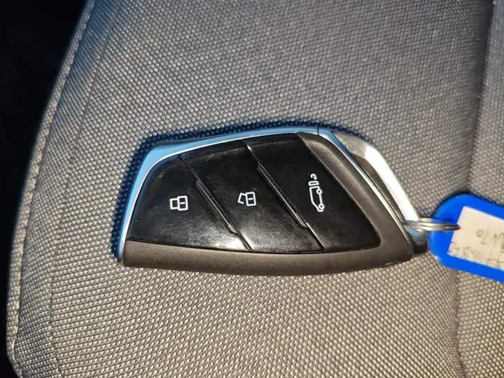 Фото 9 - Maxus V70