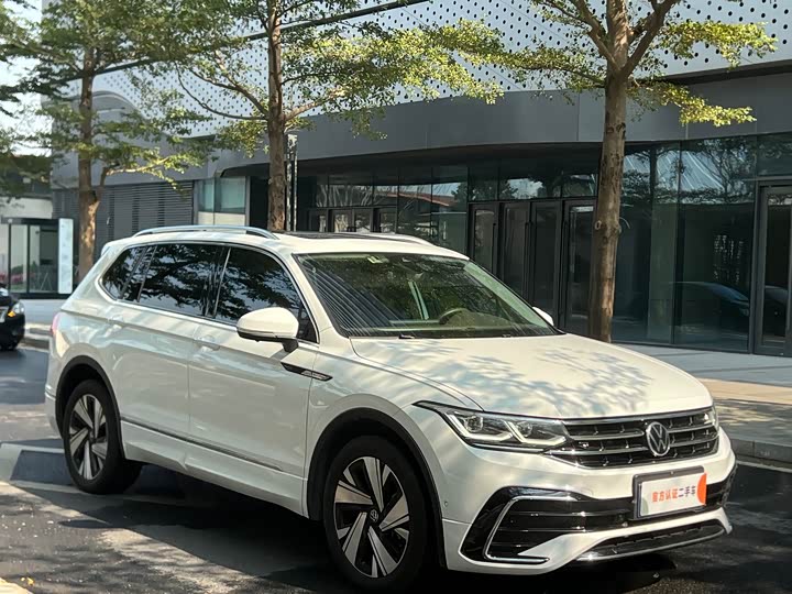 Фото 3 - Volkswagen Tiguan L Pro