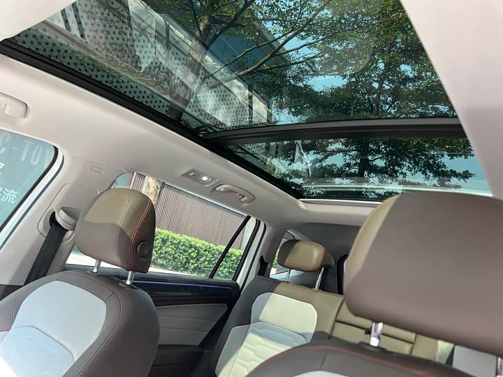 Фото 5 - Volkswagen Tiguan L Pro