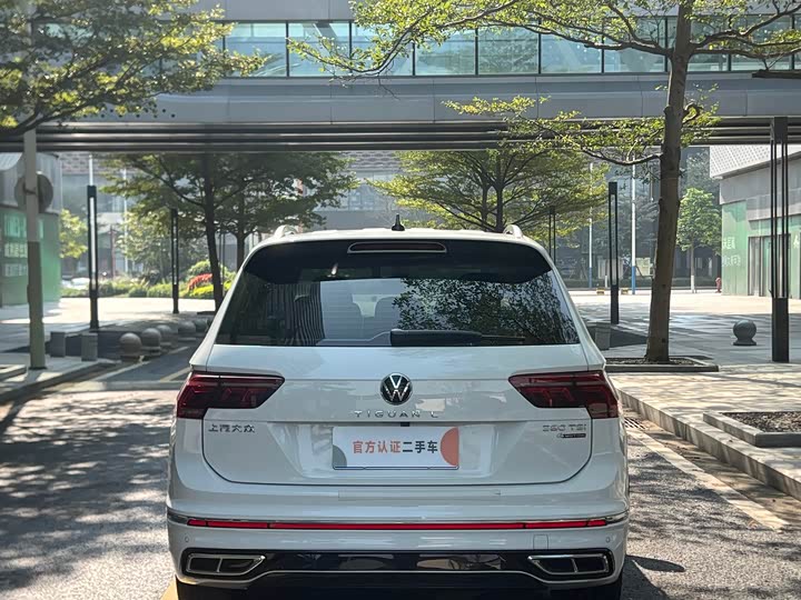 Фото 8 - Volkswagen Tiguan L Pro