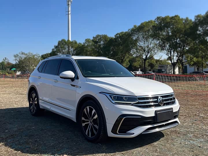 Фото 3 - Volkswagen Tiguan L Pro