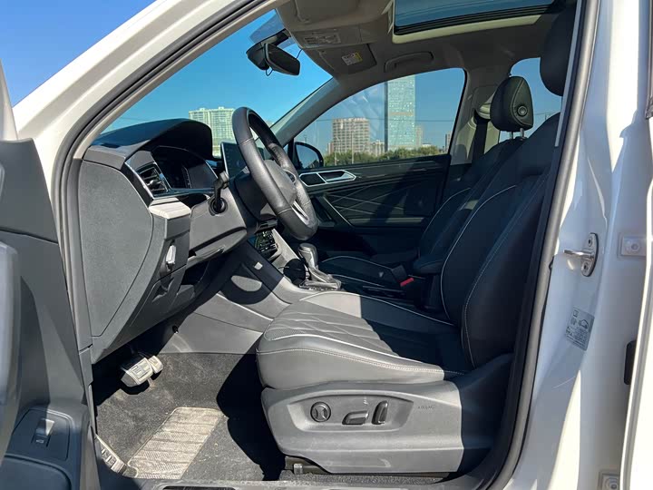 Фото 4 - Volkswagen Tiguan L Pro