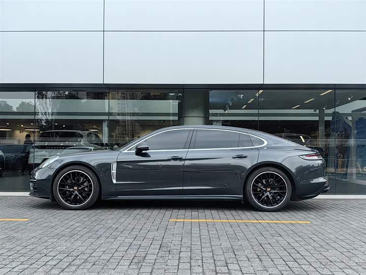 Фото 2 - Porsche Panamera