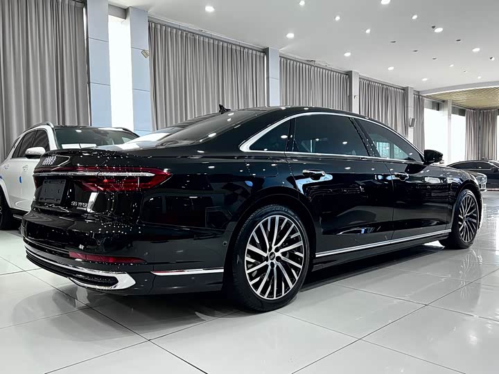 Фото 4 - Audi A8