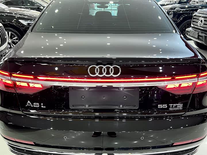 Фото 5 - Audi A8