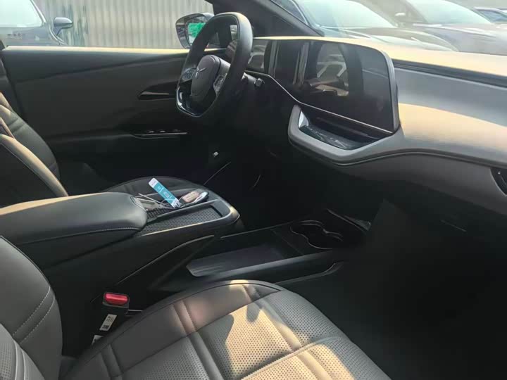 Фото 4 - Hongqi EH7