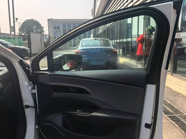 Фото 5 - Hongqi EH7