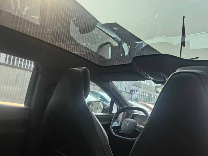 Фото 7 - Hongqi EH7