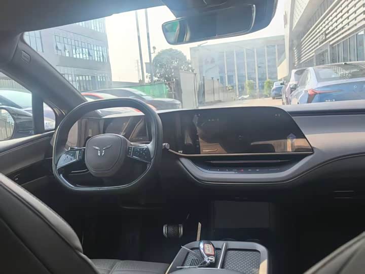 Фото 8 - Hongqi EH7