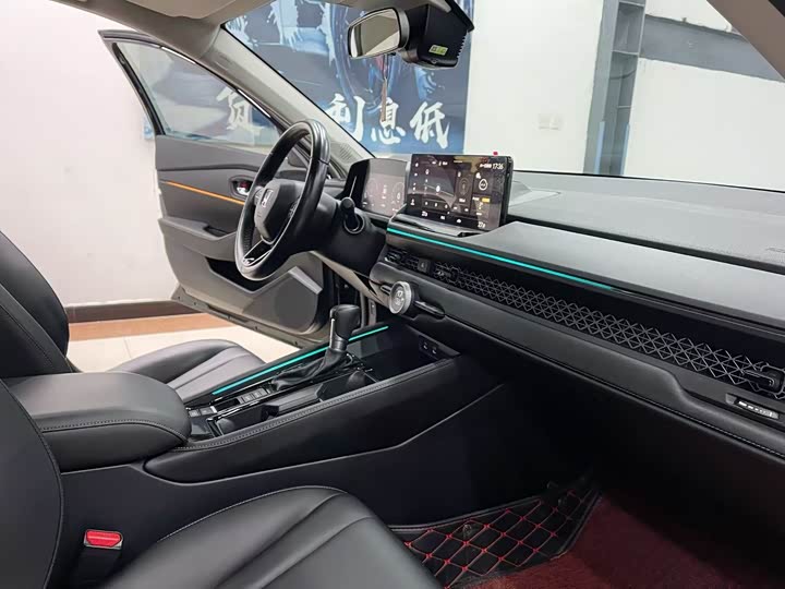 Фото 8 - Honda Accord