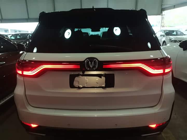 Фото 6 - Changan CS95