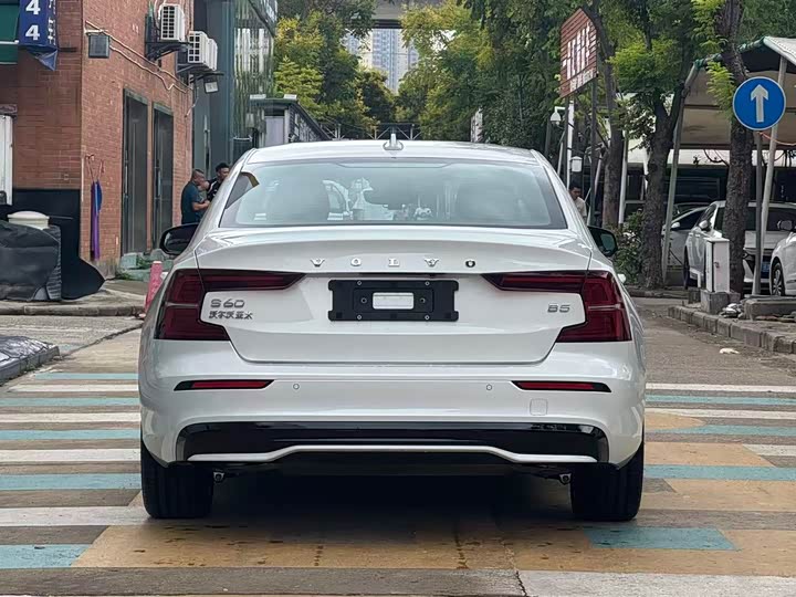 Фото 4 - Volvo S60