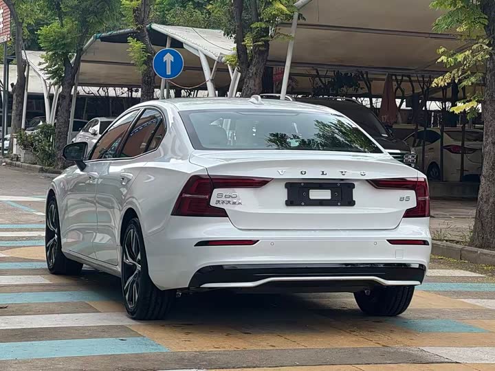 Фото 6 - Volvo S60