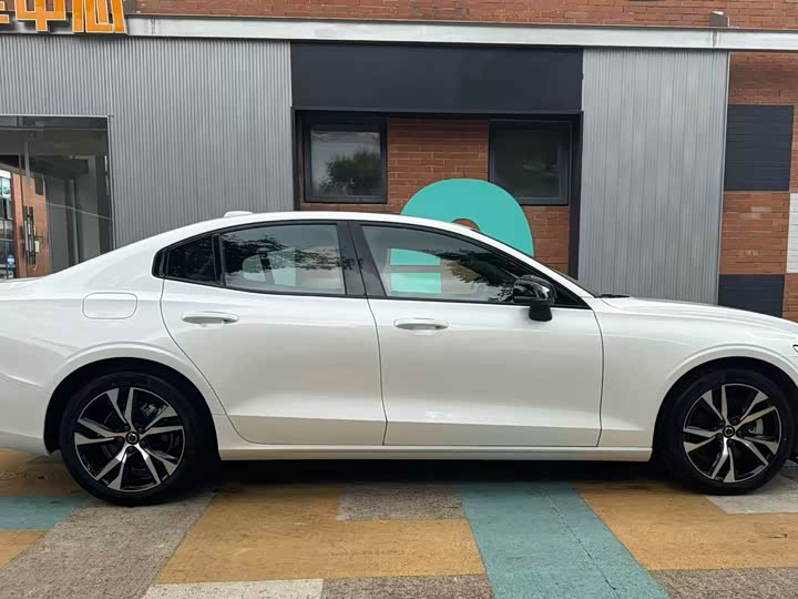 Фото 7 - Volvo S60