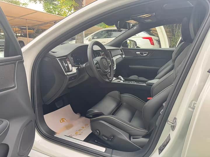 Фото 8 - Volvo S60