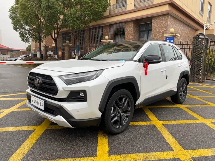 Фото 1 - Toyota RAV4