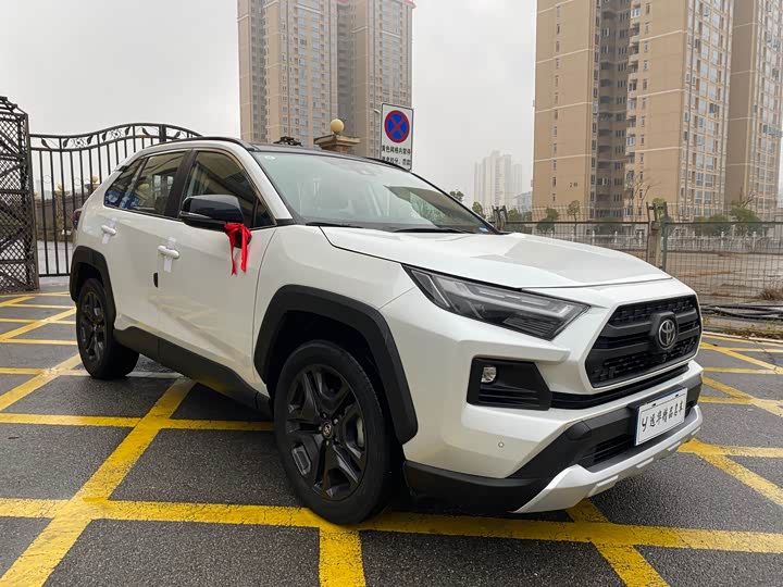 Фото 3 - Toyota RAV4