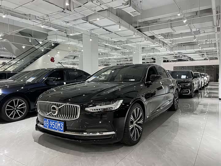 Фото 1 - Volvo S90