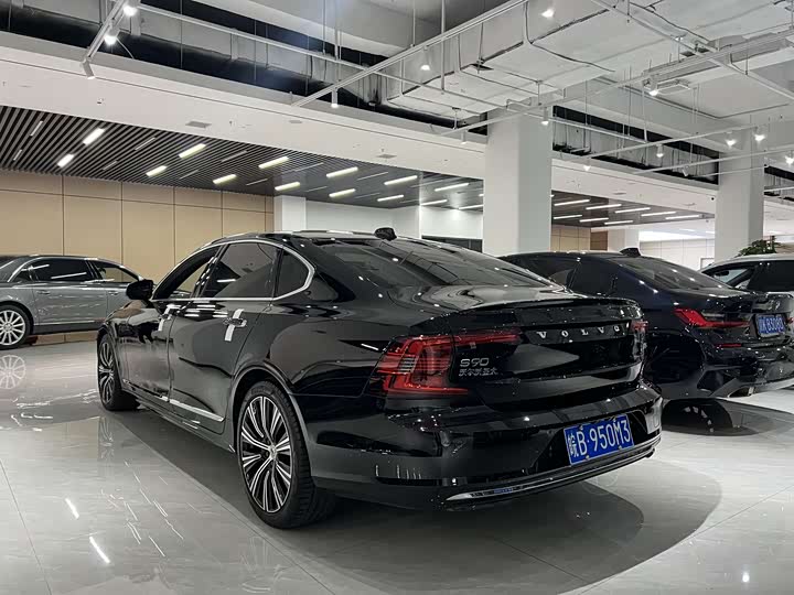 Фото 3 - Volvo S90