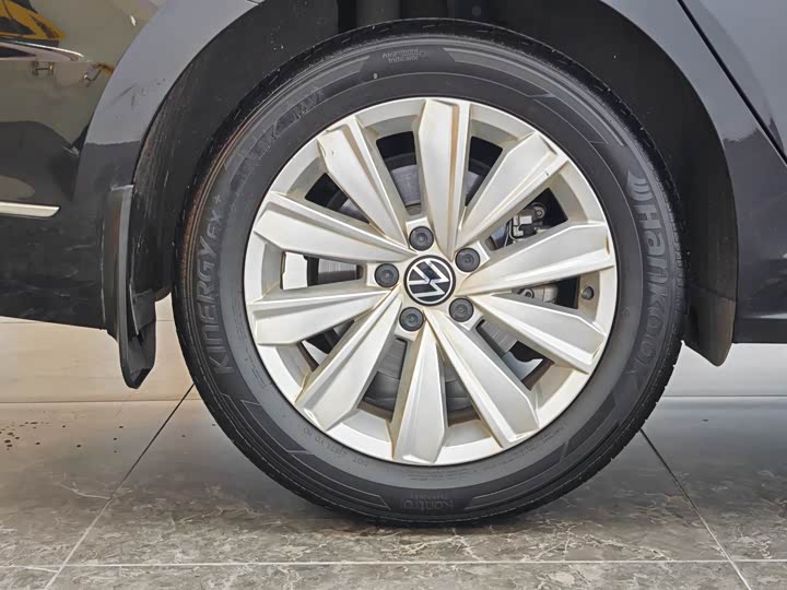 Фото 9 - Volkswagen Passat