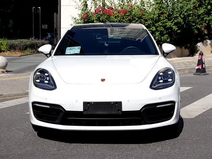 Фото 1 - Porsche Panamera