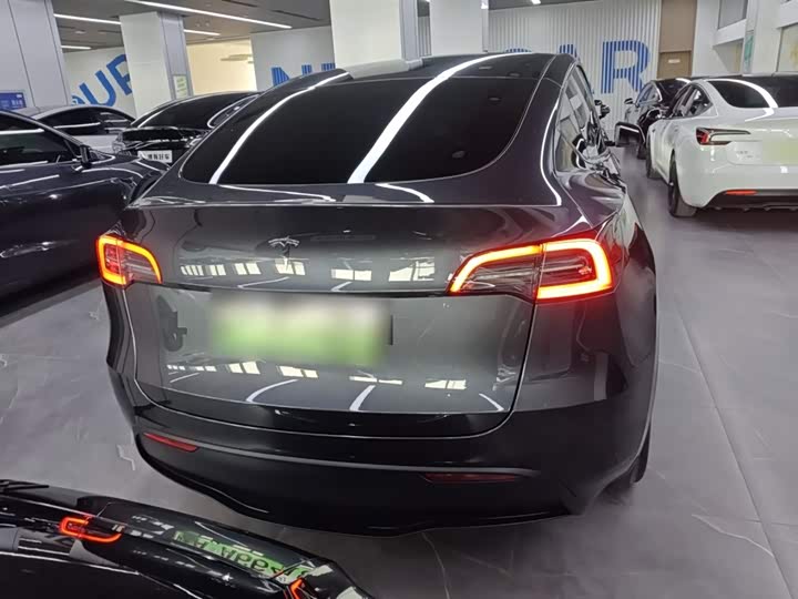 Фото 6 - Tesla Model Y