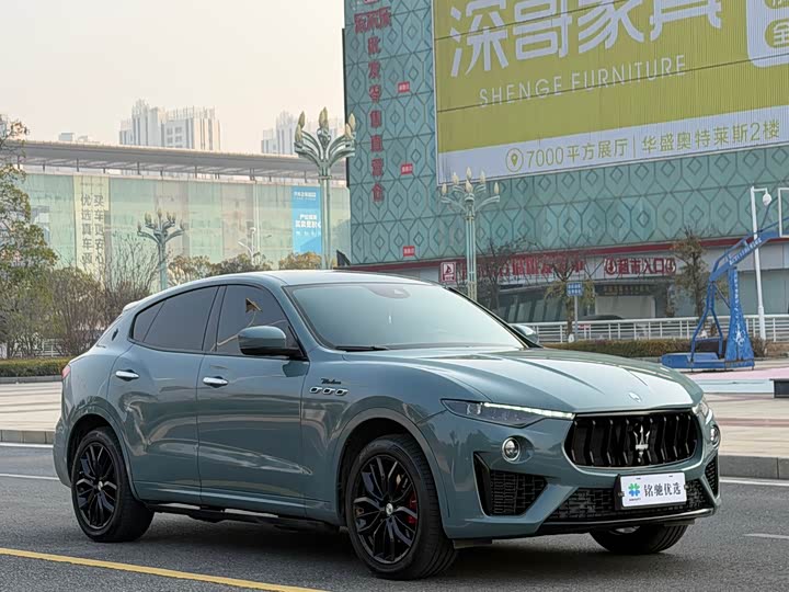 Фото 3 - Maserati Levante