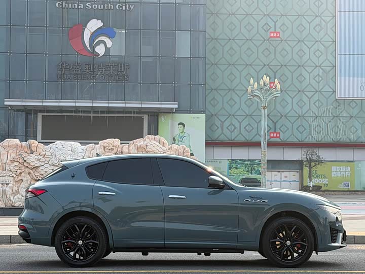 Фото 4 - Maserati Levante