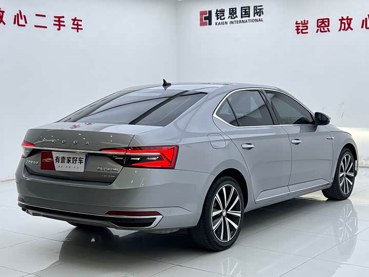 Фото 4 - Skoda Superb