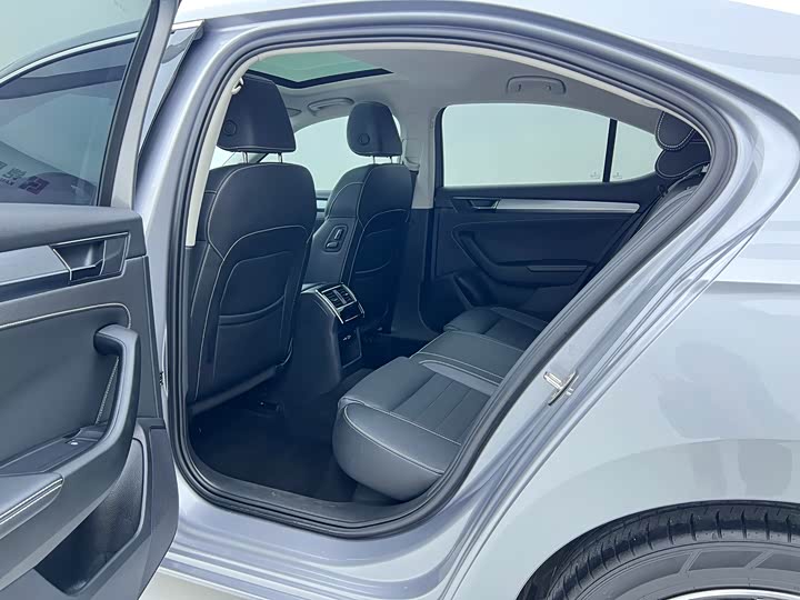 Фото 8 - Skoda Superb