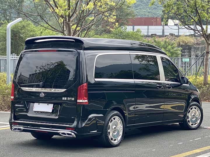 Фото 6 - Mercedes-Benz V-Class