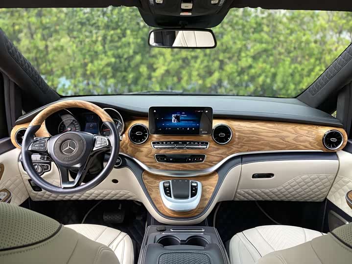 Фото 7 - Mercedes-Benz V-Class