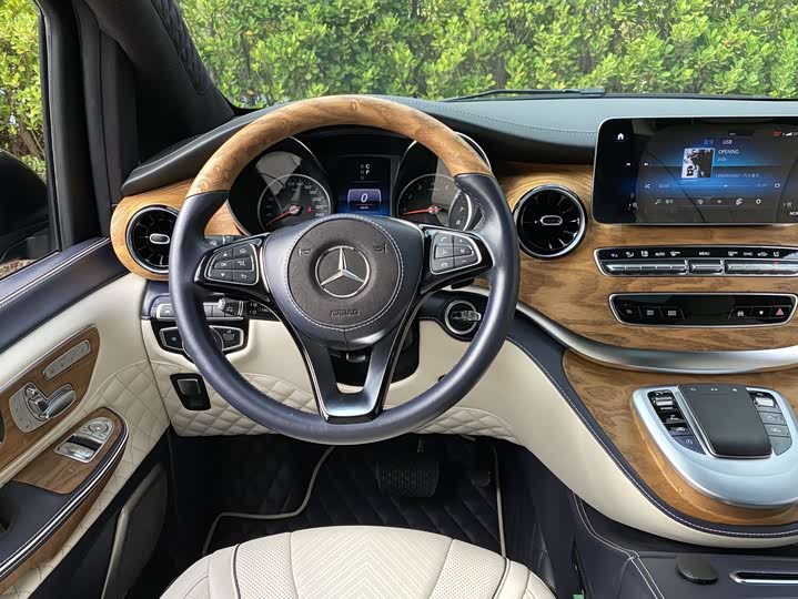 Фото 8 - Mercedes-Benz V-Class