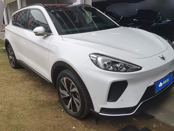 Фото 2 - BAIC Arcfox Alpha T6