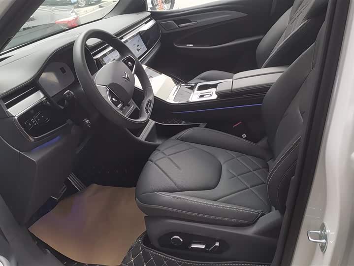 Фото 9 - BAIC Arcfox Alpha T6