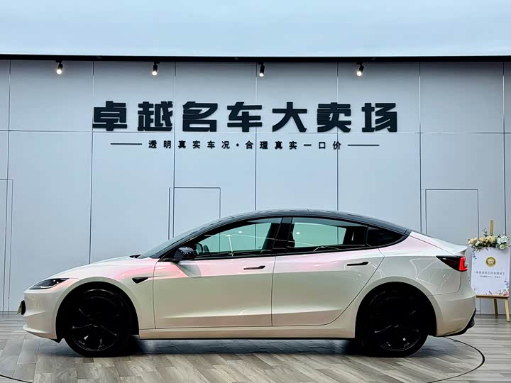 Фото 4 - Tesla Model 3