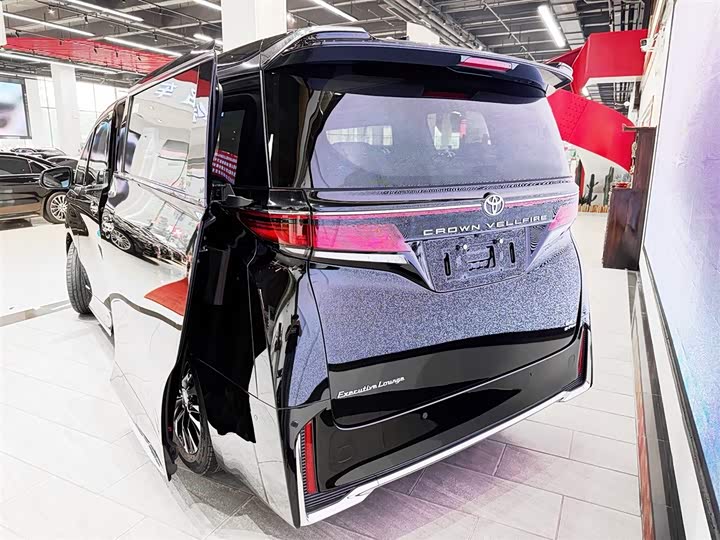 Фото 8 - Toyota Vellfire