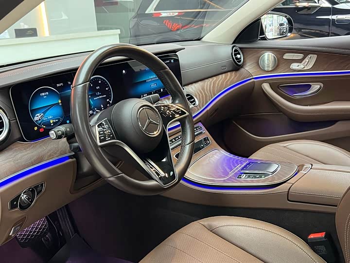 Фото 8 - Mercedes-Benz E-Class